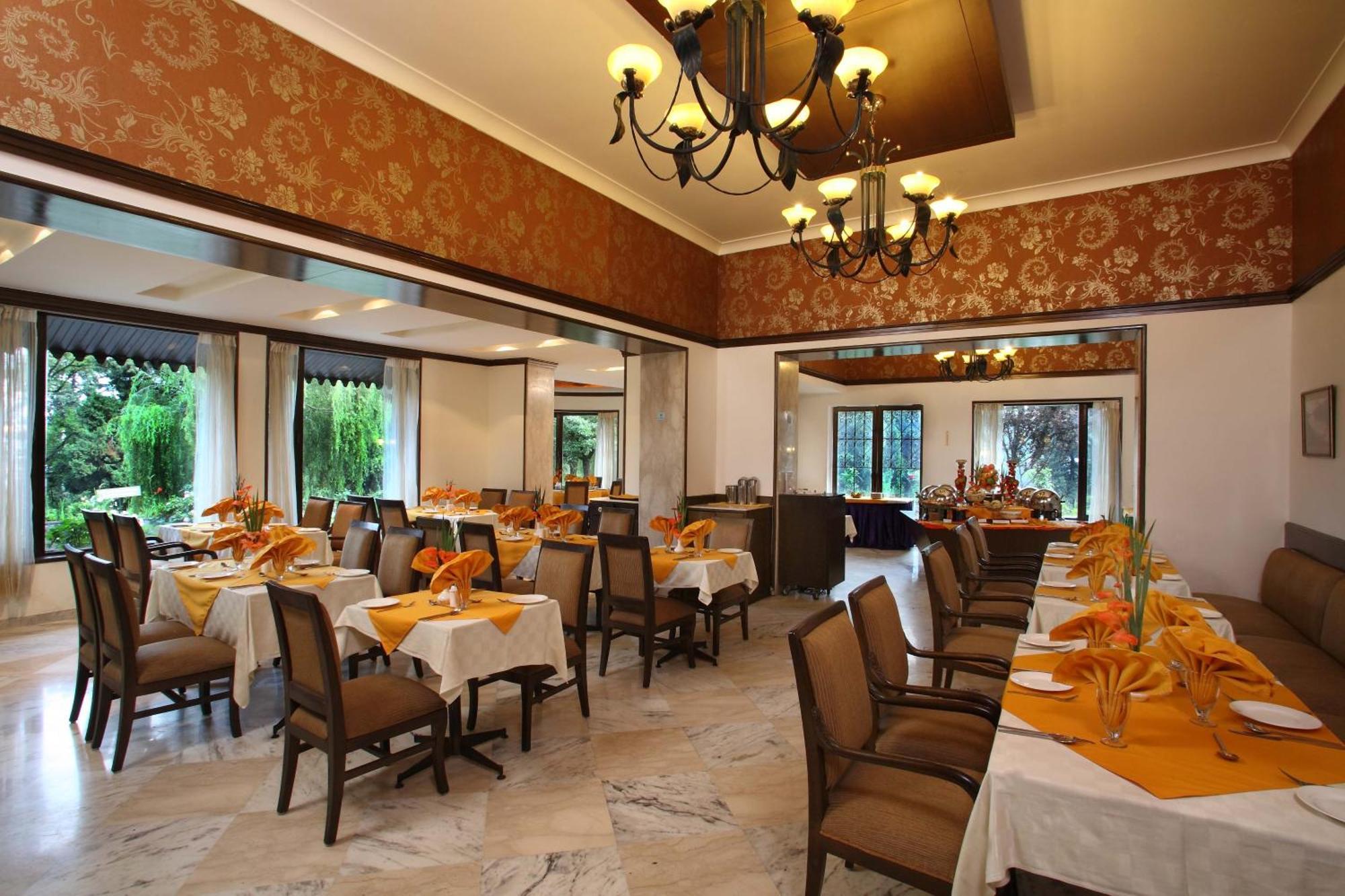 Shervani Hilltop Resort Nainital Exterior foto